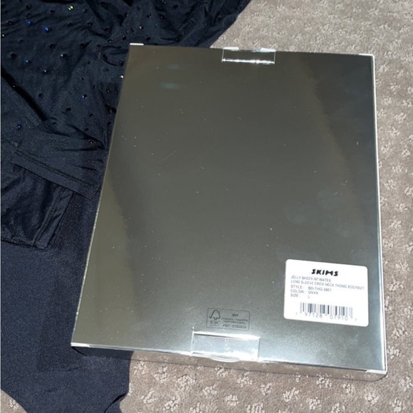 SKIMS x Swarovski™️ Long Sleeve Bodysuit - Picture 7 of 7